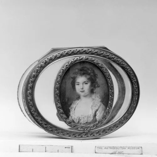 Box with portrait of a young girl with the initials DE by Pierre-Adolphe Hall, metalwork, 1775-1776