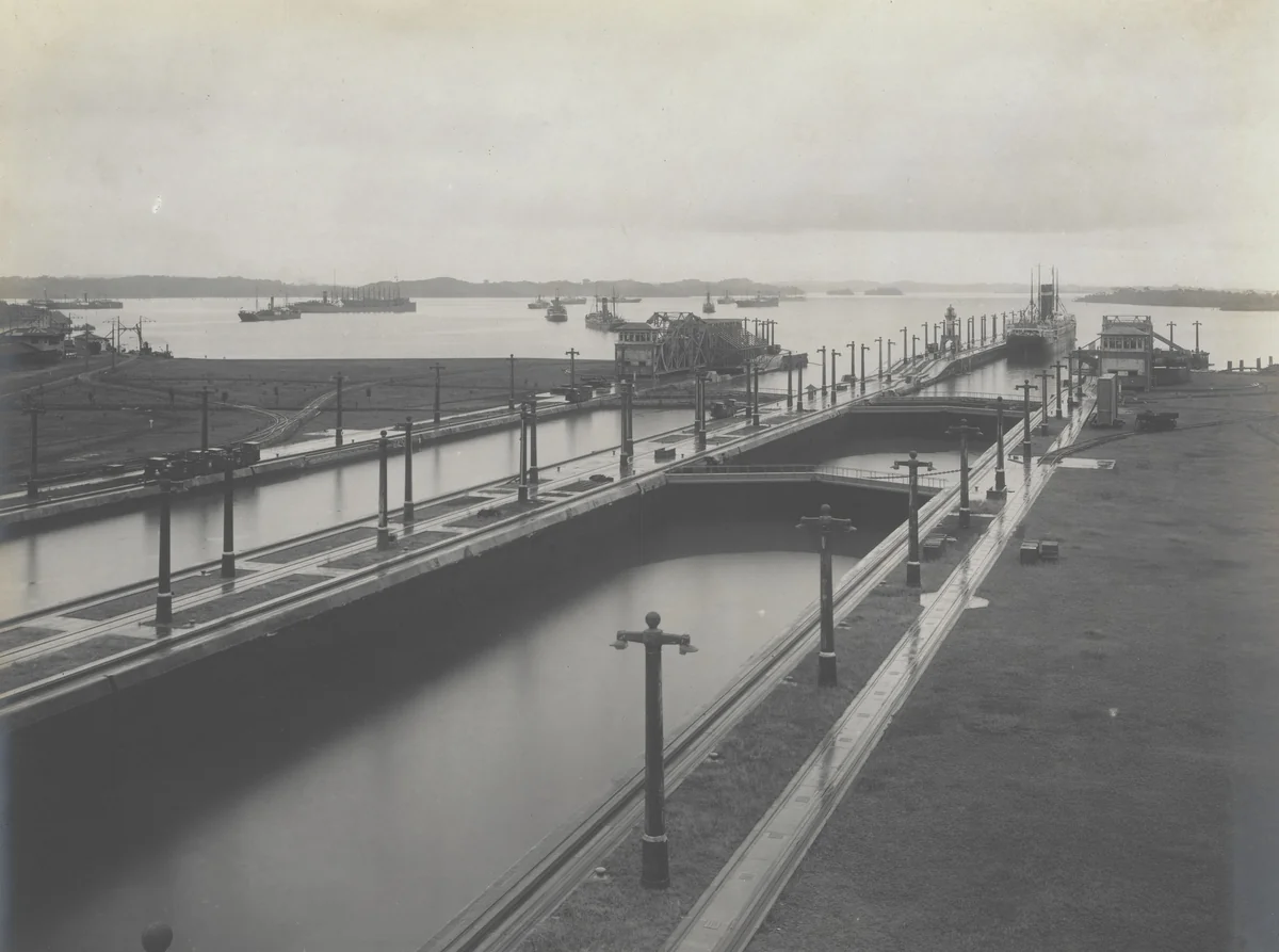 Gatum Locks. Looking south from west wall light house. Vessels anchored in Lake; delayed account of slides in Gaillard Cut by Unidentified Photographer, photograph, 1915