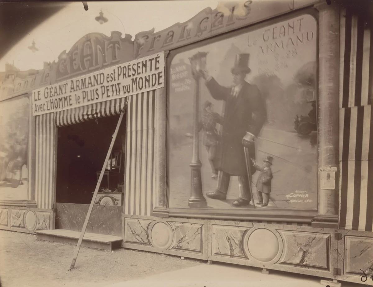 Fête du Trône (Le Geant Armand) by Eugène Atget, photograph, 1925