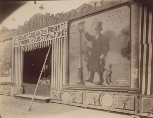 Fête du Trône (Le Geant Armand) by Eugène Atget, photograph, 1925