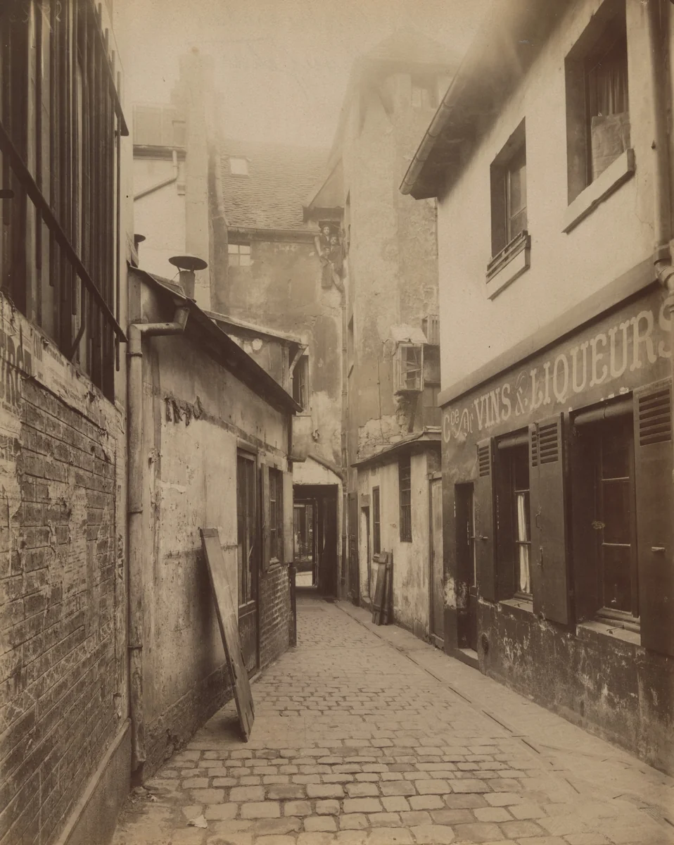 Passage des Patriarches by Eugène Atget, photograph, 1909