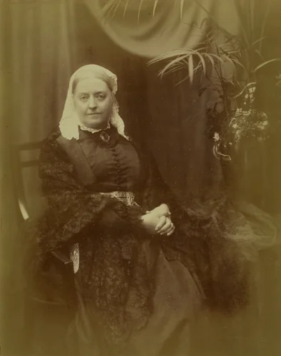 Mrs. Craik Middle-Aged by Hayman Seleg Mendelssohn, photograph, 1880-1890