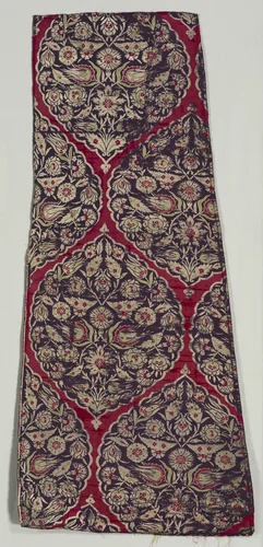 Brocaded silk with foliate medallions from a kaftan by Unknown, textile, 1525-1575
