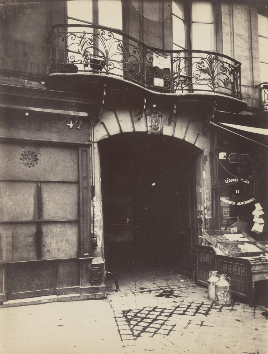 47 Rue Saint-Antoine by Eugène Atget, photograph