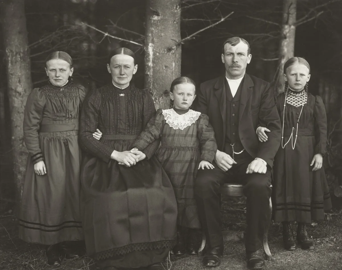 Farming Family by August Sander, photograph, 1913
