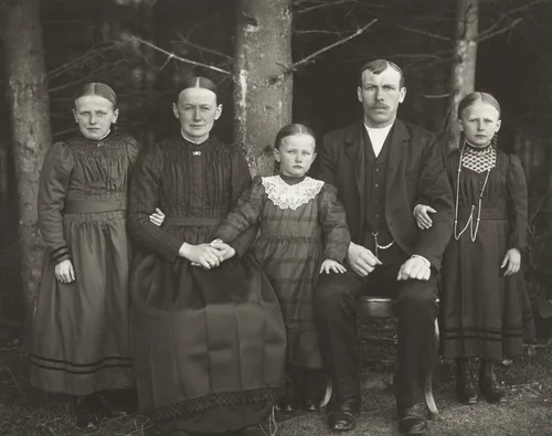 Farming Family by August Sander, photograph, 1913