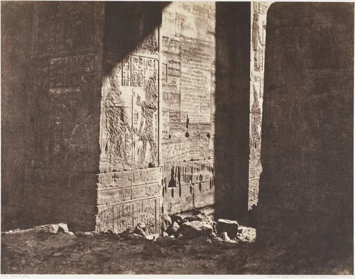 Ile de Fîleh (Philæ), Premier Pylône, Inscription Française Gravée Sur L'Ébrasement Oriental, En M by Félix Teynard, photograph, 1851-1852