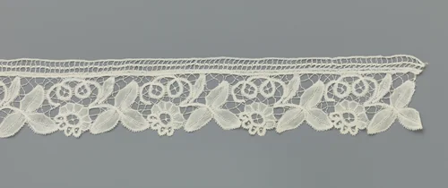 Strook kloskant met grof drieblad by anonymous, other, 1875-1899