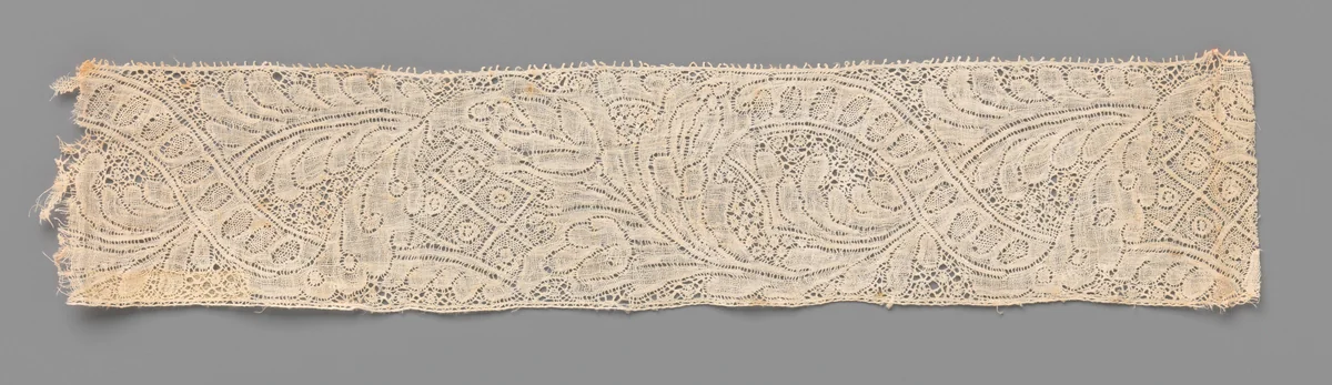 Strook kloskant met een boeket van drie bloemen tussen een golvend lint met ovalen en een veld met ruitjes by anonymous, other, 1750