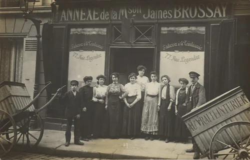 Annexe de la Mson James Brossay, S'adresser à la teinturerie, 77, rue Legendre, Paris by Unidentified Photographer, photograph, 1905