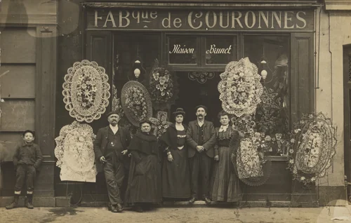 Maison Brunet, Fabque de couronnes, 145, rue de Charenton, Papiers photographiques – Duvau, Paris by Unidentified Photographer, photograph, 1903