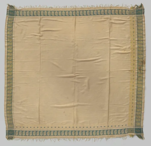 Vierkante kasjmiersjaal met effen ecru middenveld, waarlangs een blauwe rand gevuld met ecru en gele bota's by anonymous, textile, 1820