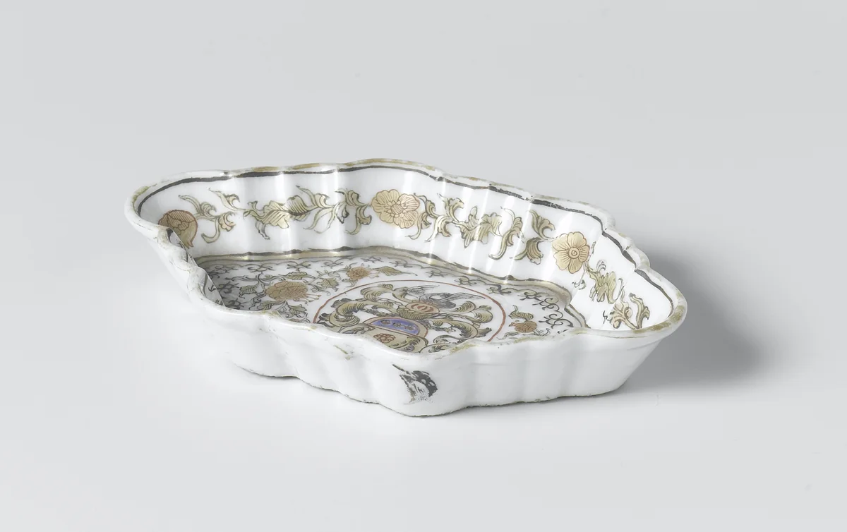 Spoon tray with a coat of arms and floral scrolls by anonymous, other, 1725-1749