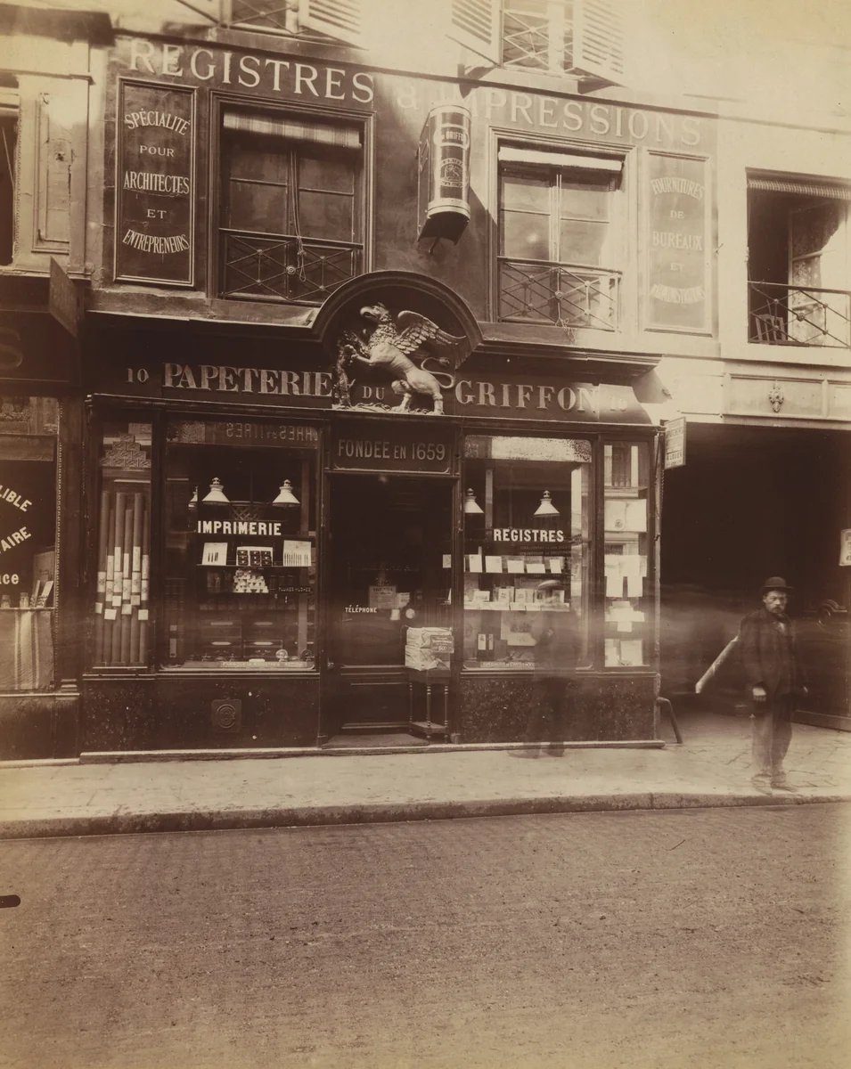 Au Griffon. 10 rue de Bussy by Eugène Atget, photograph, 1900
