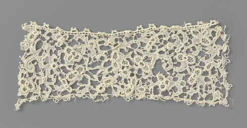 Strook naaldkant met strikken en palmetbloemen by anonymous, other, 1833-1965