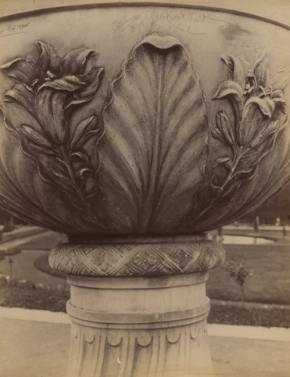 Versailles, vase by Eugène Atget, photograph, 1906