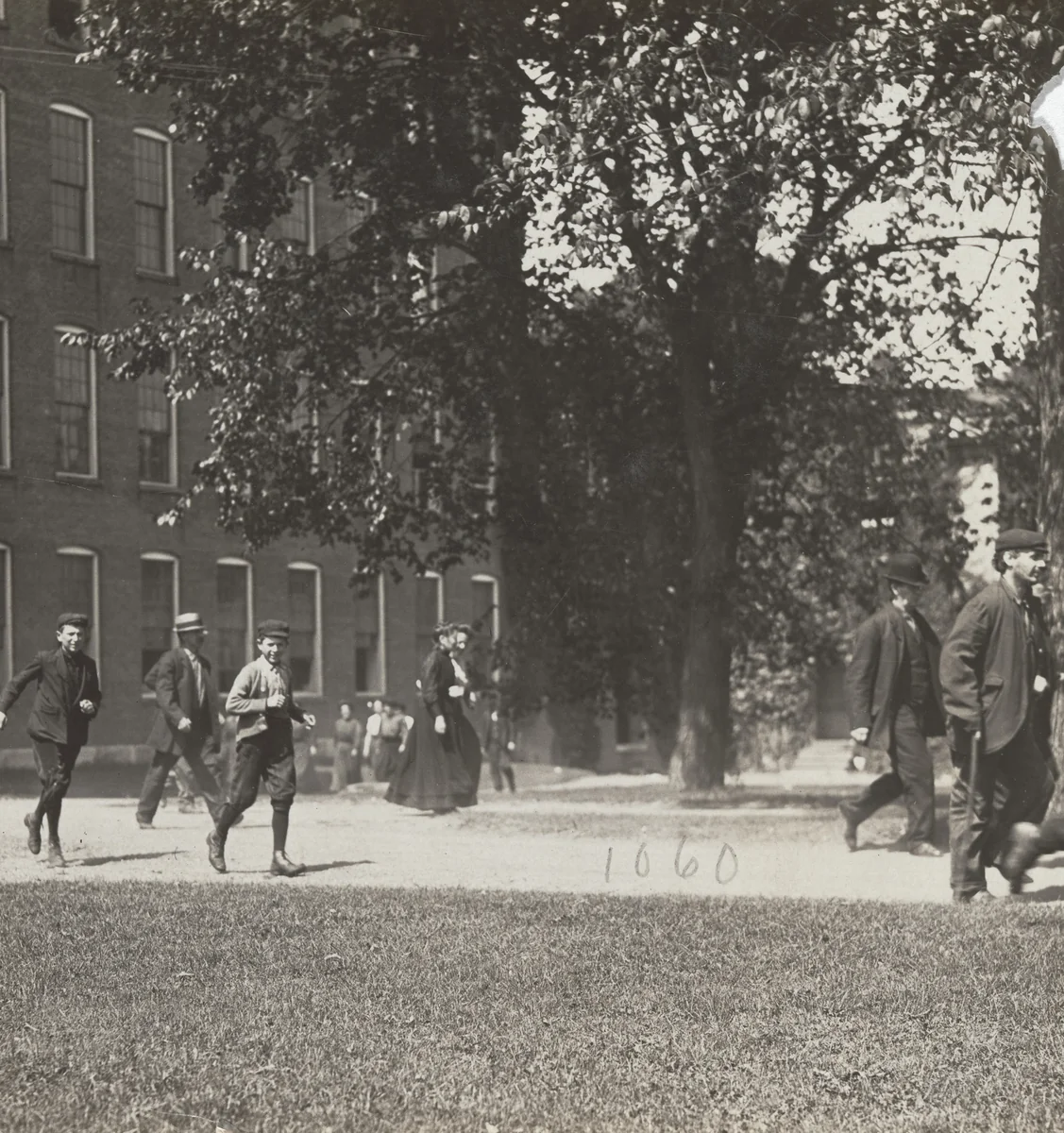 Holden-Leonard Co., Bennington, Vermont by Lewis Wickes Hine, photograph, 1910