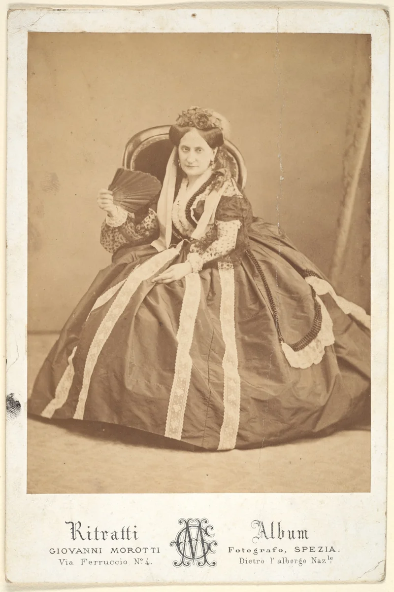 [La Comtesse Seated with Fan] by Giovanni Morotti, photograph, 1860-1869
