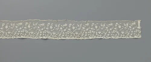 Strook applicatiekant met kronkelende ijle takken met bloempjes by anonymous, other, 1800-1899