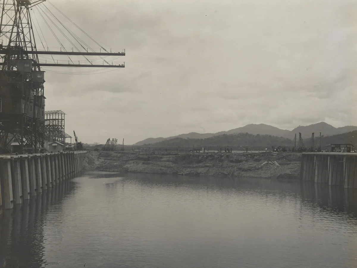 Balboa Terminals, Entrance Basin to Dry Dock #1 Showing Protection Dike before the blast by Unidentified Photographer, photograph, 1916