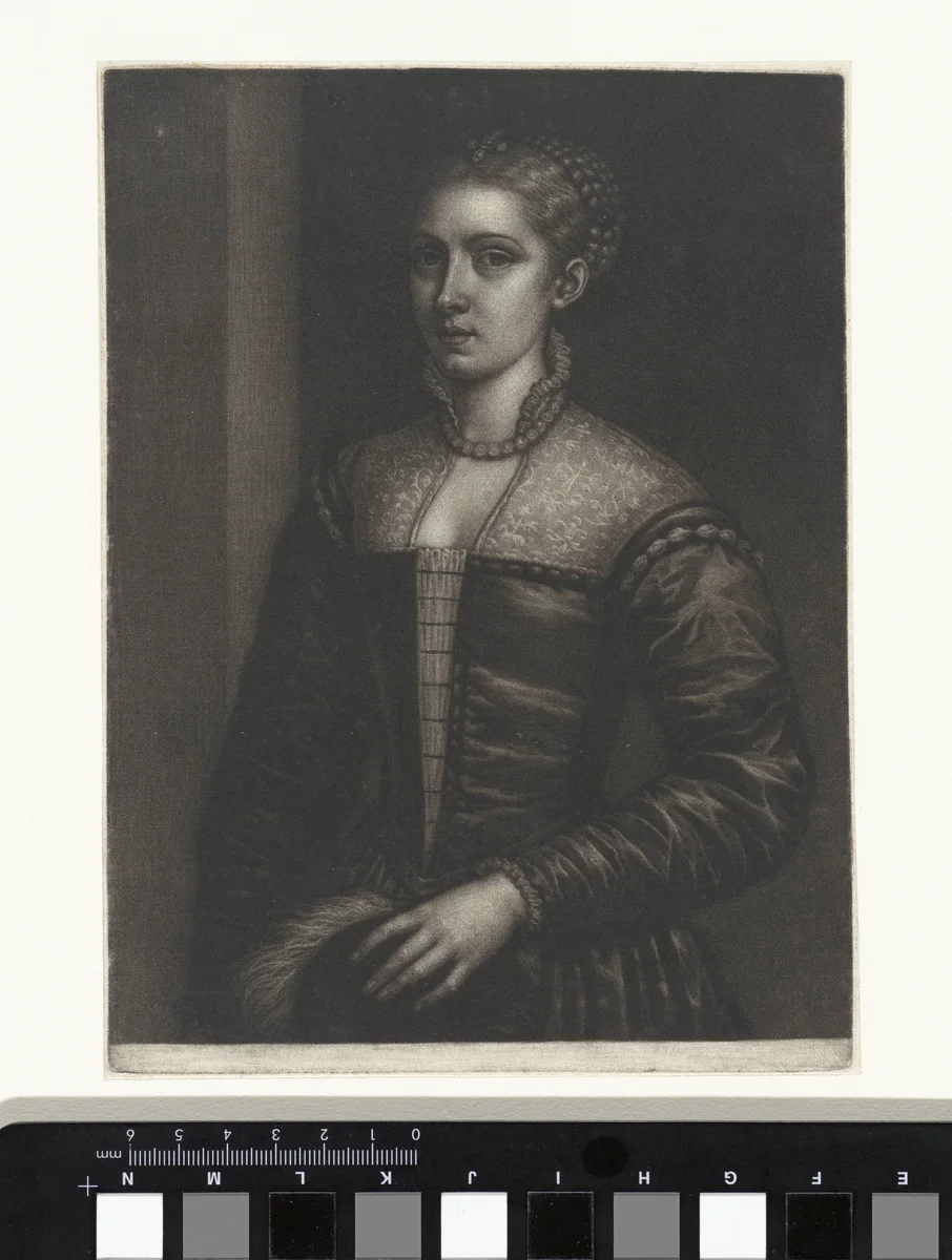 Vrouw in Venetiaanse kleding met een baret in de handen by Wallerant Vaillant, print, 1658-1677