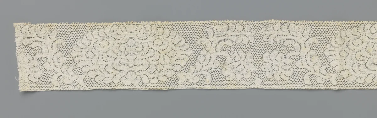 Strook kloskant met pioenrozen waartussen losse stip langs de bovenrand by anonymous, other, 1650-1674