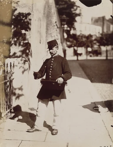 Facteur by Eugène Atget, photograph, 1899