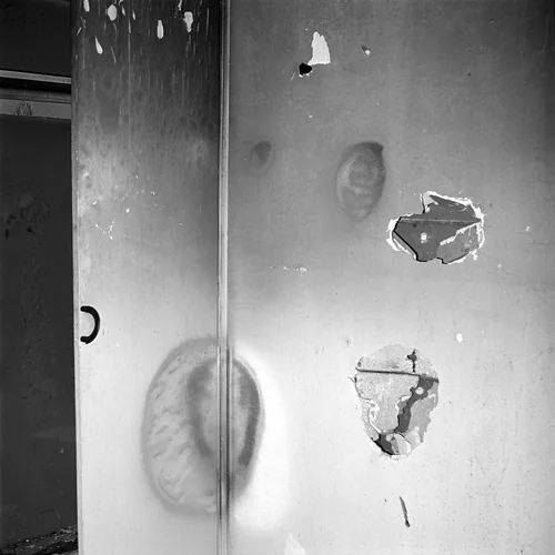 74V32 by John Divola, photograph, 1973-1975