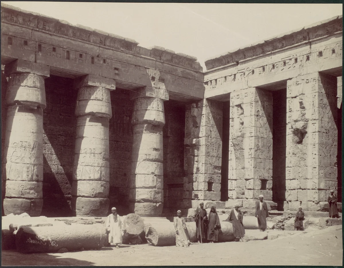 Medinet Habou, 2me cour cote sudouest by Antonio Beato, photograph, 1870-1879