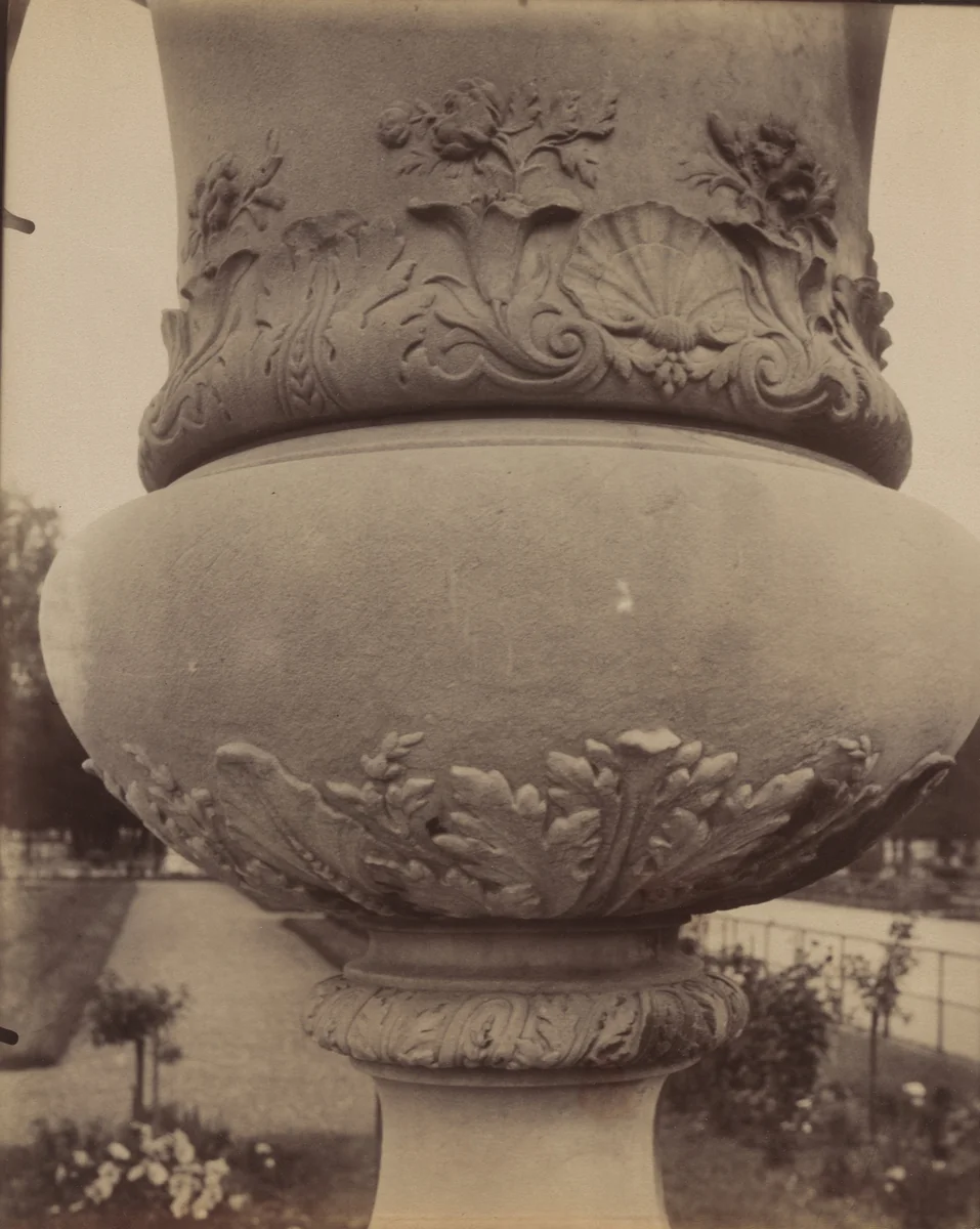 Tuileries (vase) by Eugène Atget, photograph, 1912