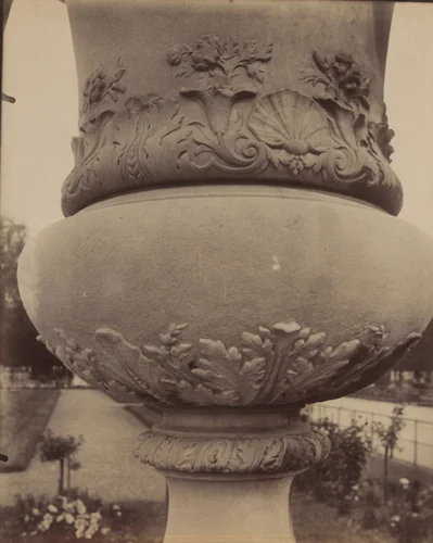 Tuileries (vase) by Eugène Atget, photograph, 1912