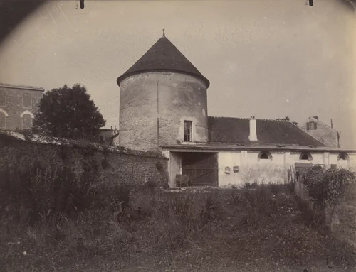 Bures, ferme de l'ancien château by Eugène Atget, photograph, 1924