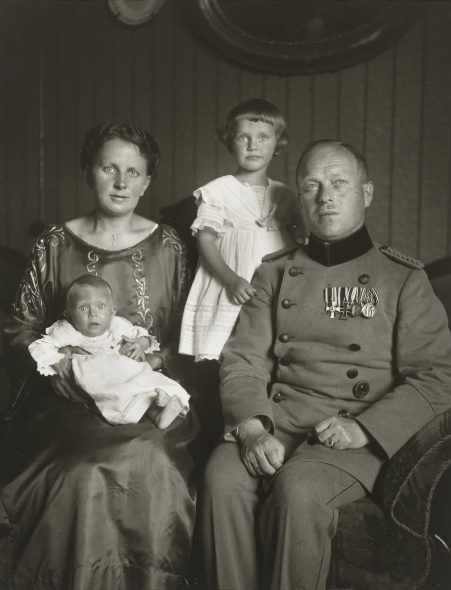 Forester’s Family by August Sander, photograph, 1925
