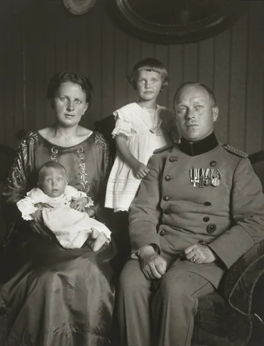 Forester’s Family by August Sander, photograph, 1925