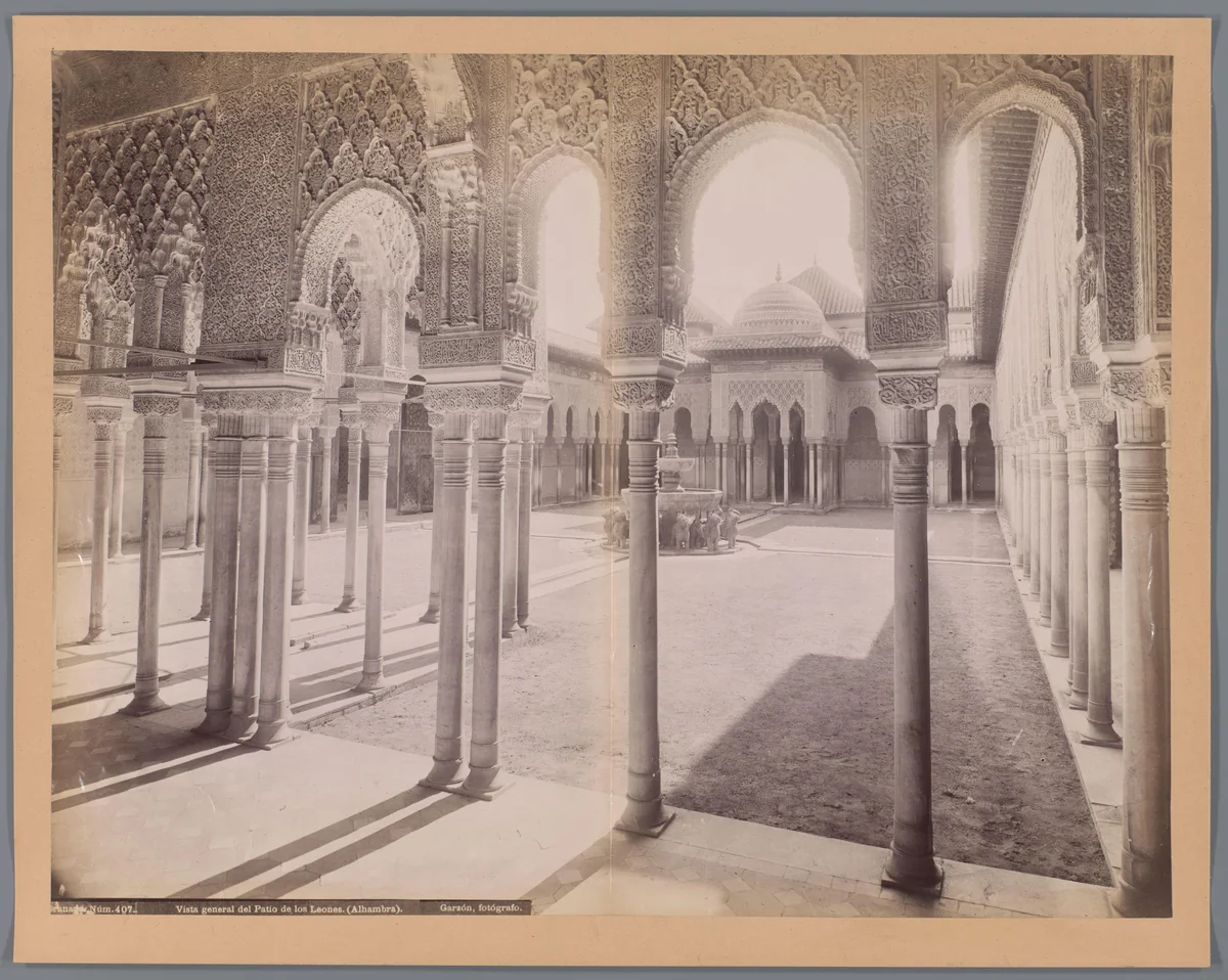 Leeuwenhof van het Alhambra by Rafael Garzón, photograph, 1870-1895