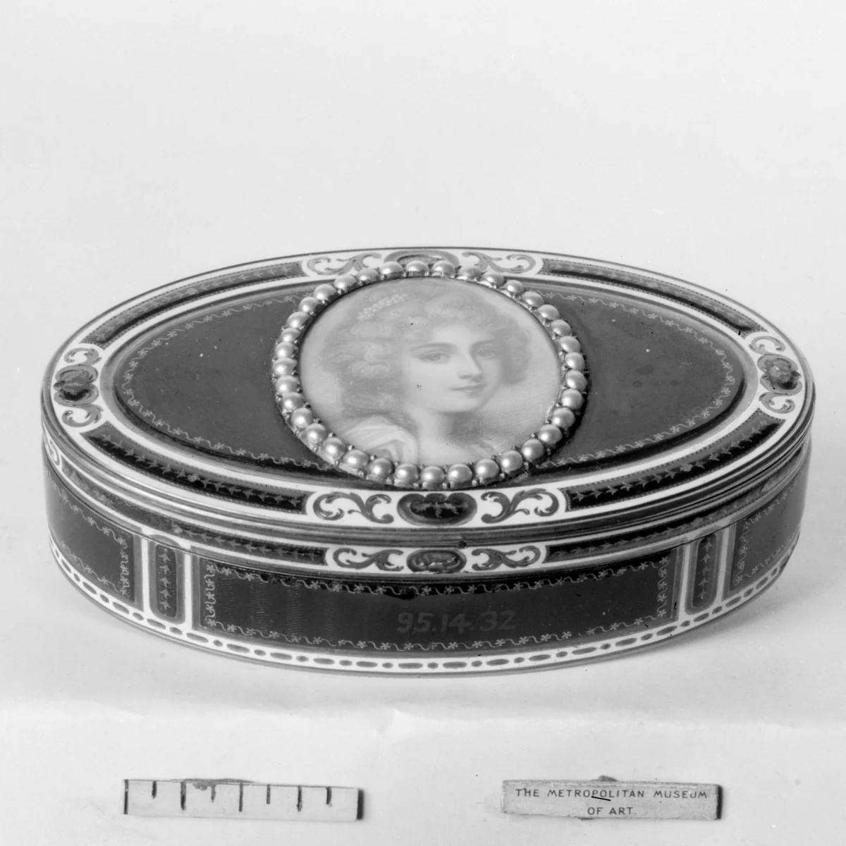 Snuffbox by Friedrich Fyrwald, metalwork, 1790