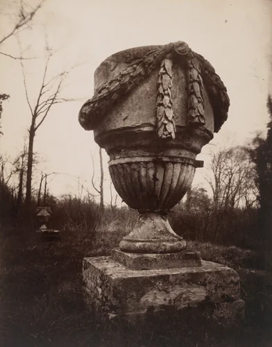 Parc de Sceaux, vase. by Eugène Atget, photograph, 1925