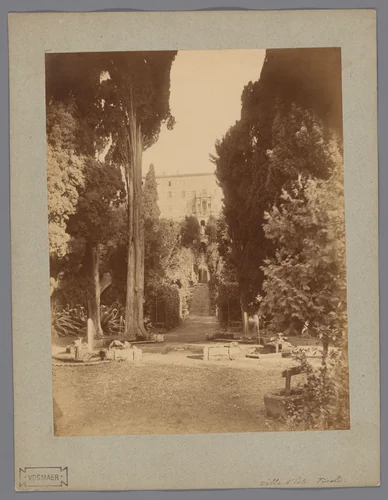 Gezicht op de Villa d'Este te Tivoli by anonymous, photograph, 1851-1900