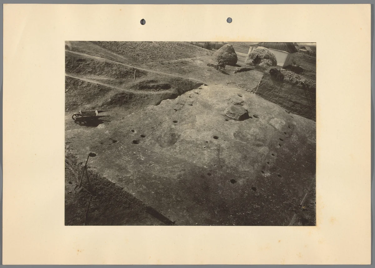 Archeologische opgravingen in Hongarije by Albert Egges van Giffen, photograph, 1928