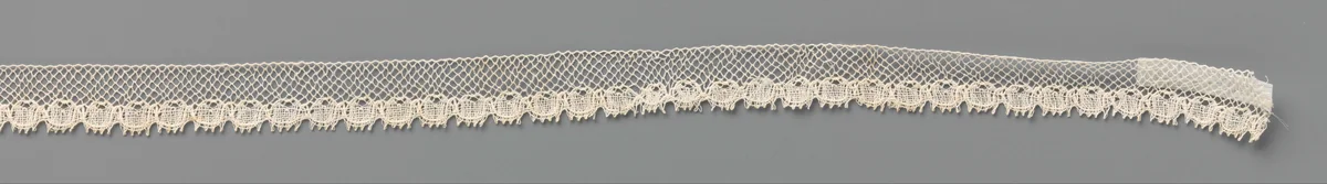 Strook kloskant met aaneengeschakelde ovaaltjes langs de onderzijde by anonymous, other, 1850-1870