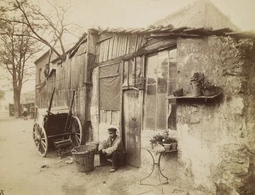 Villa d'un chiffonnier, boulevard Masséna by Eugène Atget, photograph, 1910