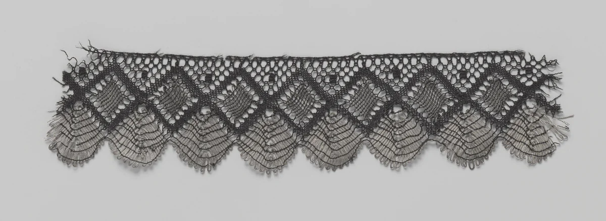 Strook zwarte en zilveren kloskant met ruiten by anonymous, other, 1870-1890