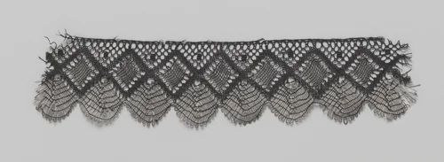 Strook zwarte en zilveren kloskant met ruiten by anonymous, other, 1870-1890