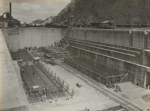 9 1/2 N. Reinforced Concrete Pontoons by Unidentified Photographer, photograph, 1916
