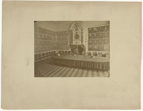 Senaatszaal van de universiteit van Leiden by anonymous, photograph, 1850-1880
