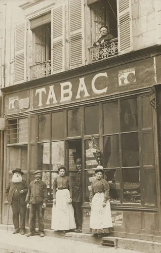 Tabac, 48, rue Emile Duclaux (anciennement 48, rue Vieille de Paris), Suresnes by Unidentified Photographer, photograph, 1905