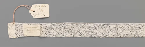 Strook kloskant met een rank in de vorm van een acht by anonymous, other, 1700-1799