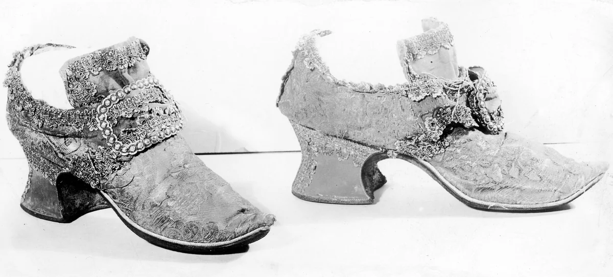 Pair of Shoes by England, textile, 1720-1749