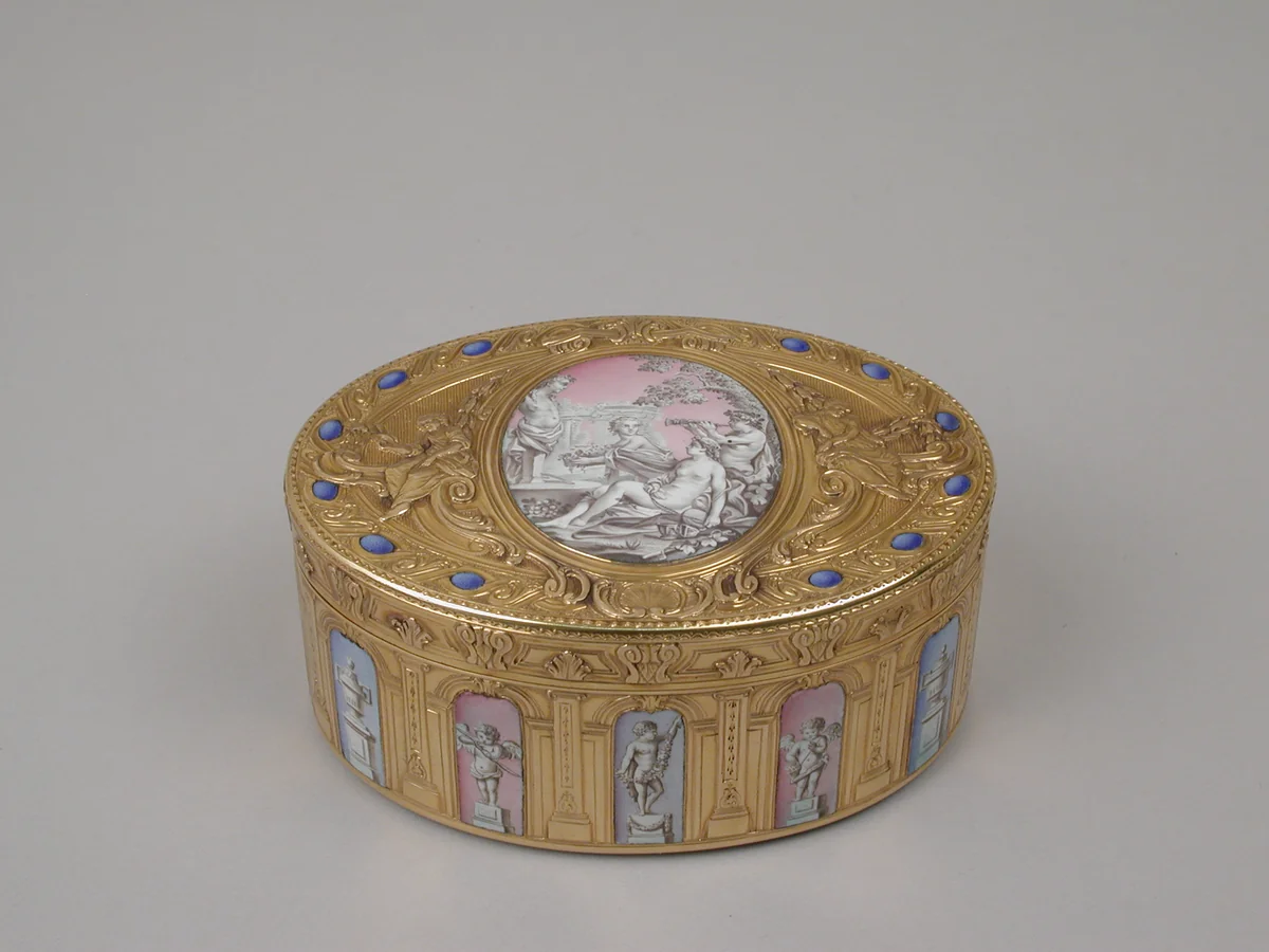 Snuffbox with grisaille decoration of Cupid and Venus by Jean-Baptiste Carnay, metalwork, 1761-1771