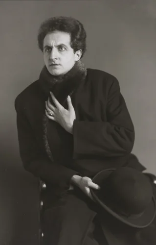 The Tenor [Leonardo Aramesco] by August Sander, photograph, 1928